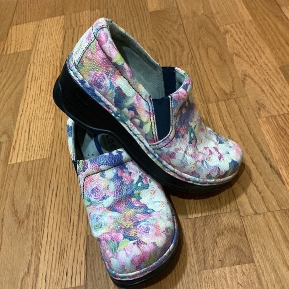 6.5 KLOGS FOOTWEAR Naples Collection Clogs great for someone on their feet a lot - Picture 15 of 15